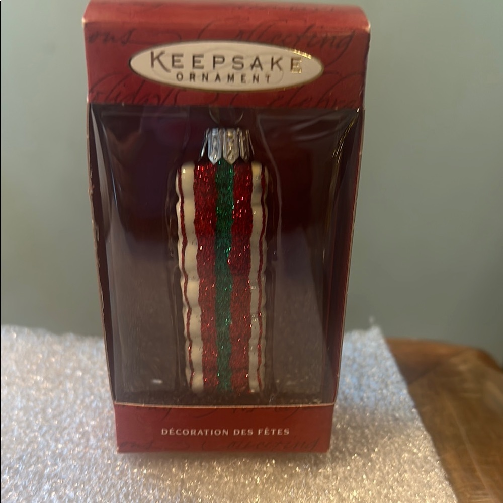 KEEPSAKE the Label Ornament Red, Green, and White